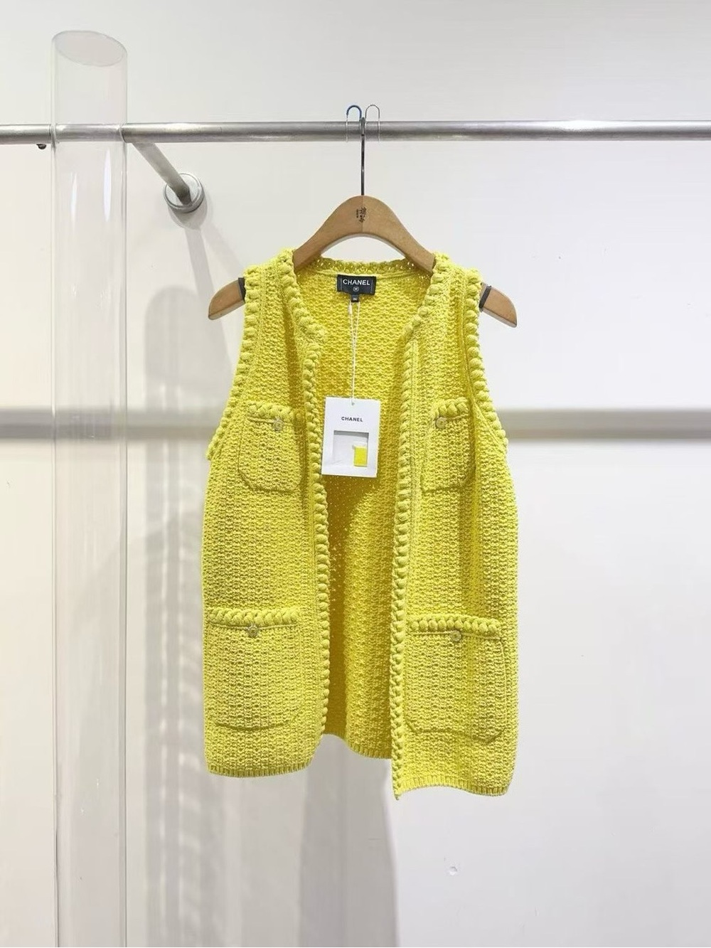 🚩steal CHANEL Bright Yellow Textured Knit Sleeveless Cardigan Vest